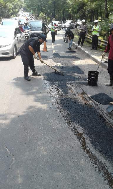 pemkotdepok's tweet photo. Fly over UI sudh dirapikan cc @IdrisAShomad @BIMASDA @manto_dpk @fitriawansumadi @hardimanahmad https://t.co/dvmdhKb4O4