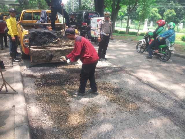 pemkotdepok's tweet photo. Fly over UI sudh dirapikan cc @IdrisAShomad @BIMASDA @manto_dpk @fitriawansumadi @hardimanahmad https://t.co/dvmdhKb4O4