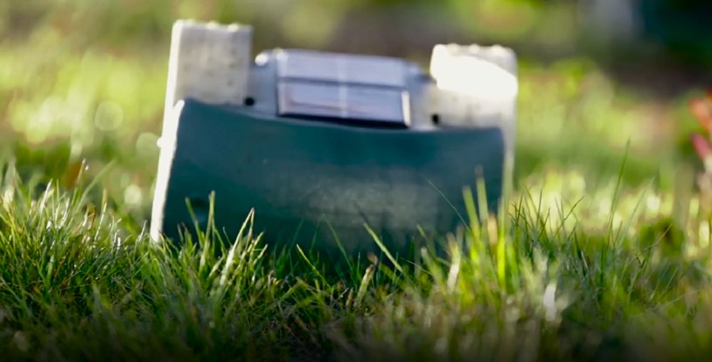 Tertill Weeding Robot Wants to be the Roomba of Gardens bit.ly/1nsKhsM