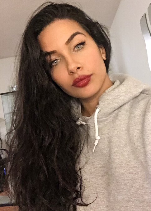 Friends are like boobs. Some are big , some are small , some are real and some are fake . https://t.<a href="/tag/behindthescenes"class="tags"><span>#behindthescenes</span></a>