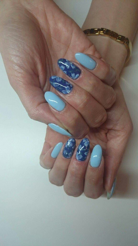 BaskaKosinska's tweet photo. #robinmoses #robinmosesnailart #nailart #flowernails #springnails #mani #semilac #gelpolish https://t.co/ro55n536sa