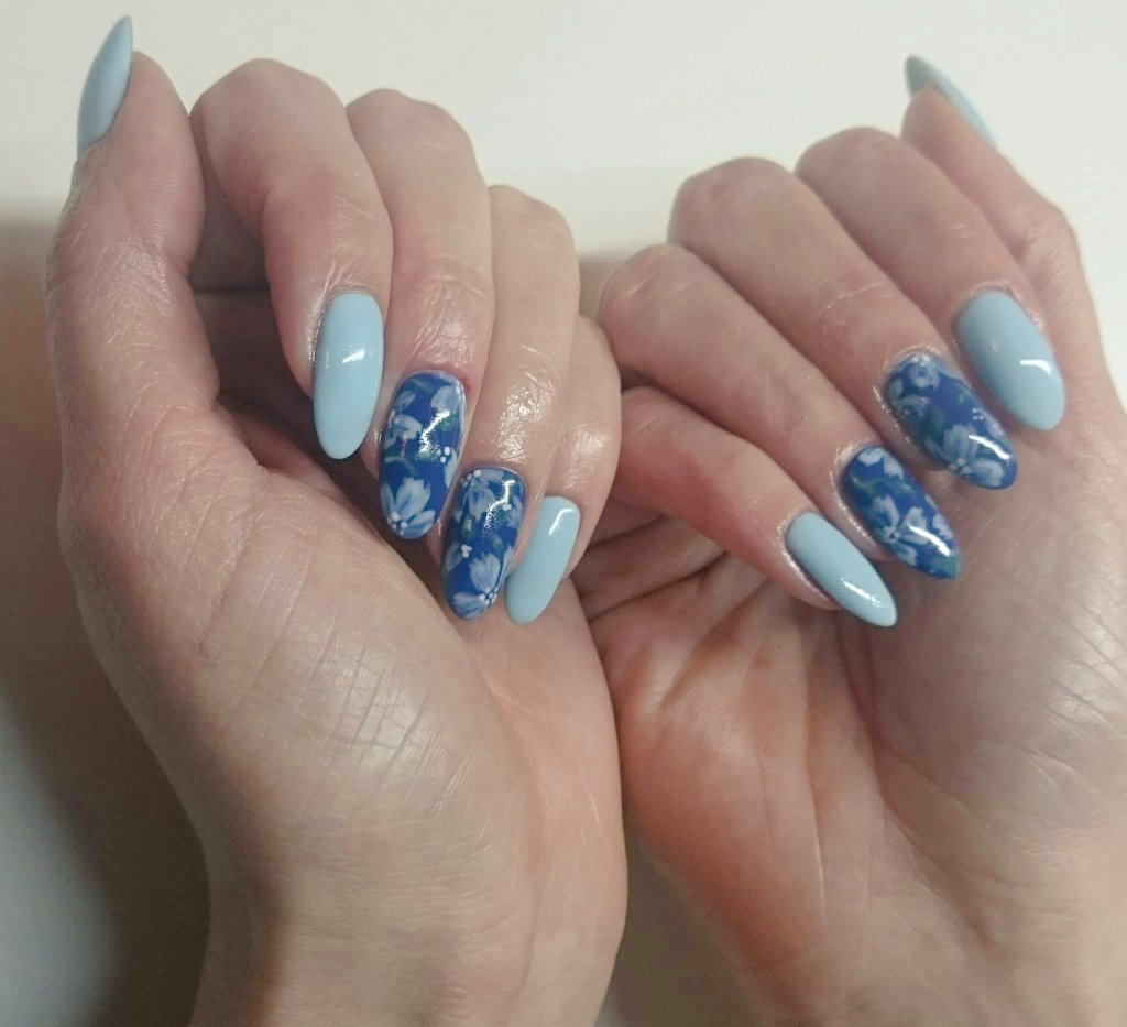 BaskaKosinska's tweet photo. #robinmoses #robinmosesnailart #nailart #flowernails #springnails #mani #semilac #gelpolish https://t.co/ro55n536sa
