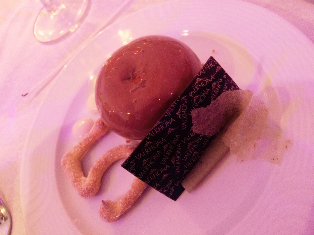 Dessert par Jean Yves Wilmot Au diner gala de #Horecatel @wex_be       Avec chocolat Ilanka@Valrhona