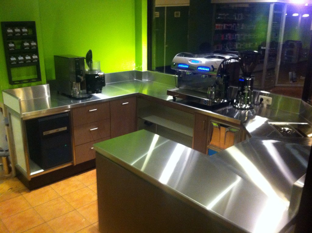 Kramer_Gieten's tweet photo. Gisteren een droomwerkplek gerealiseerd bij @L_Europe_ in #stadskanaal. Een echte barista werkplek. #kramergieten. https://t.co/dKkffLjD3f