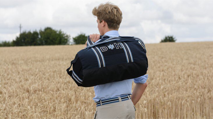 EquineHour's tweet photo. RT &amp; Follow @apatchylondon for a chance to WIN a Personalised Kit Bag!
Draw this Sunday 8-9pm at #EquineHour https://t.co/TKjPcFBrrm