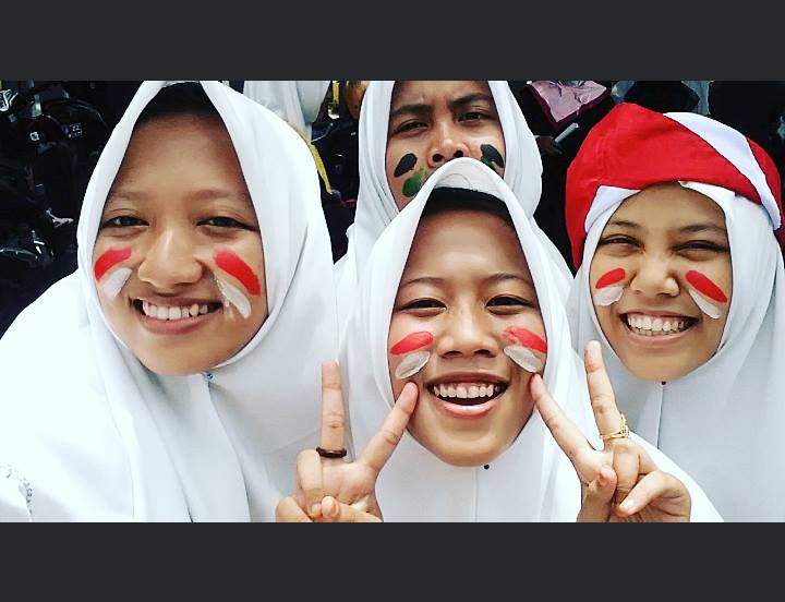 Desiiiiy's tweet photo. Kenangan tetap ada tapi jangan terfokus disana, Hidup bukan untuk kenangan tapi buat masa depa. #tetepsemangatkawan https://t.co/BBVA7gCOY8