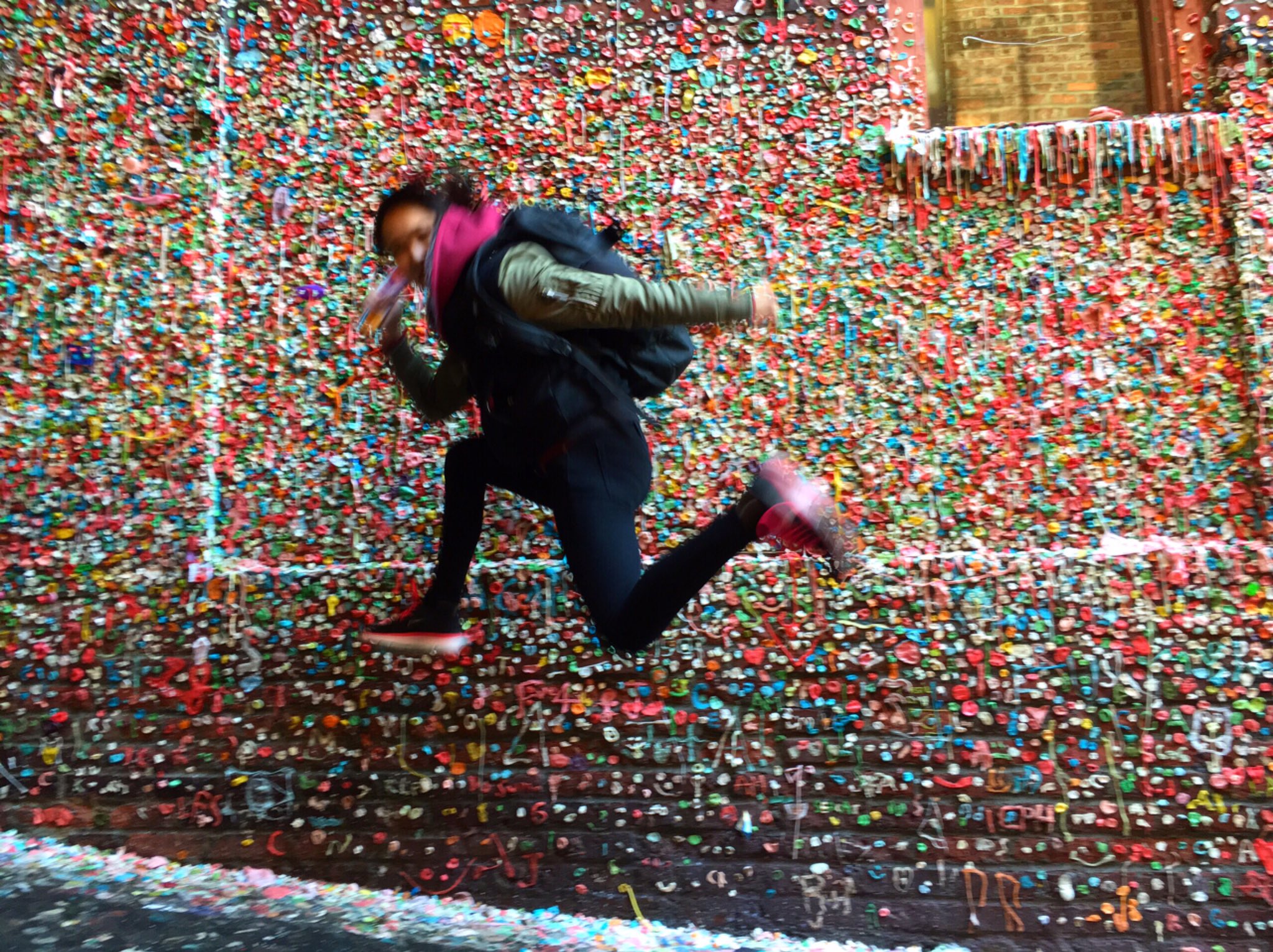 ちか Happy Weekend In Downtown Seattle Part3 Gum Wall ガムウォール 誰でも噛んだガムつけれるの 笑 T Co Qcc4iesaz8 Twitter