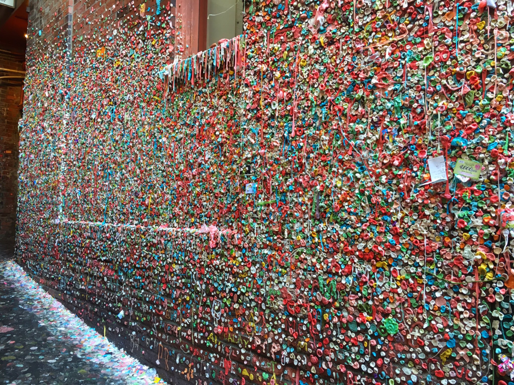 ちか Happy Weekend In Downtown Seattle Part3 Gum Wall ガムウォール 誰でも噛んだガムつけれるの 笑 T Co Qcc4iesaz8 Twitter