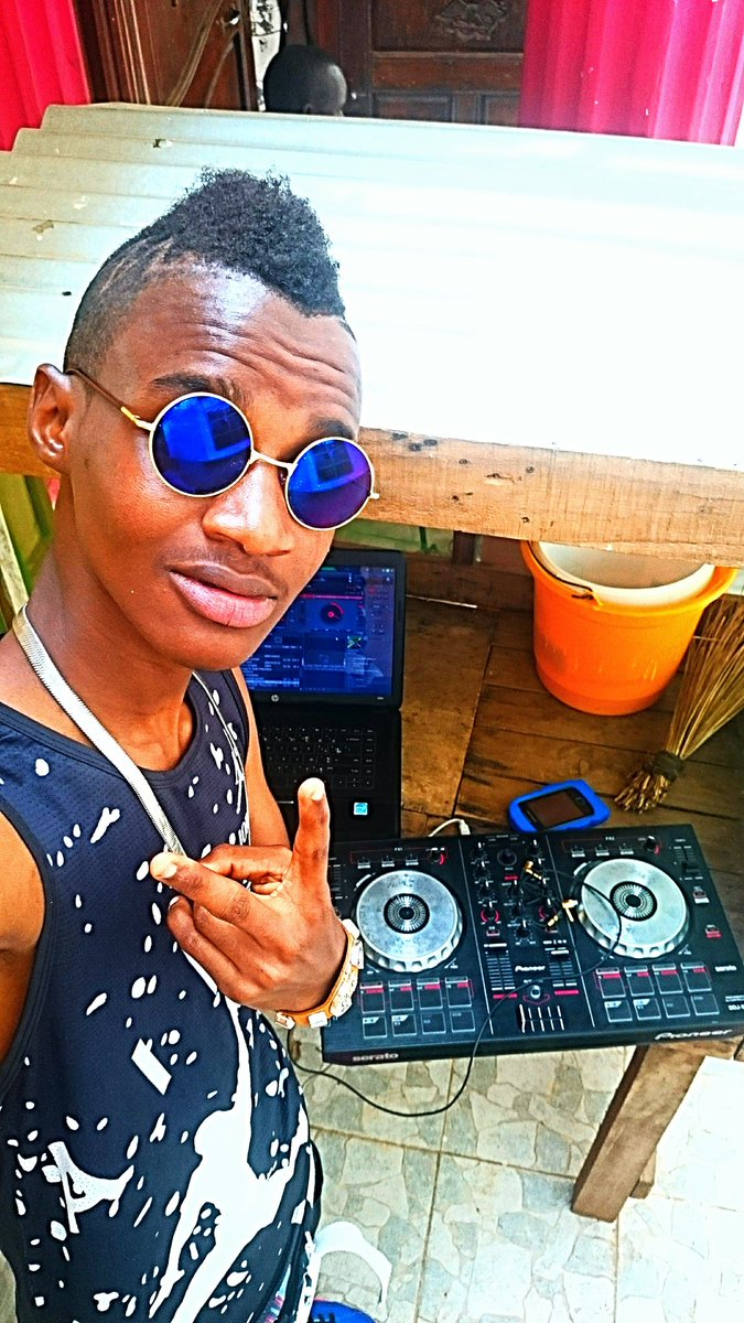 Give thanks and praise to tha almighty God!!