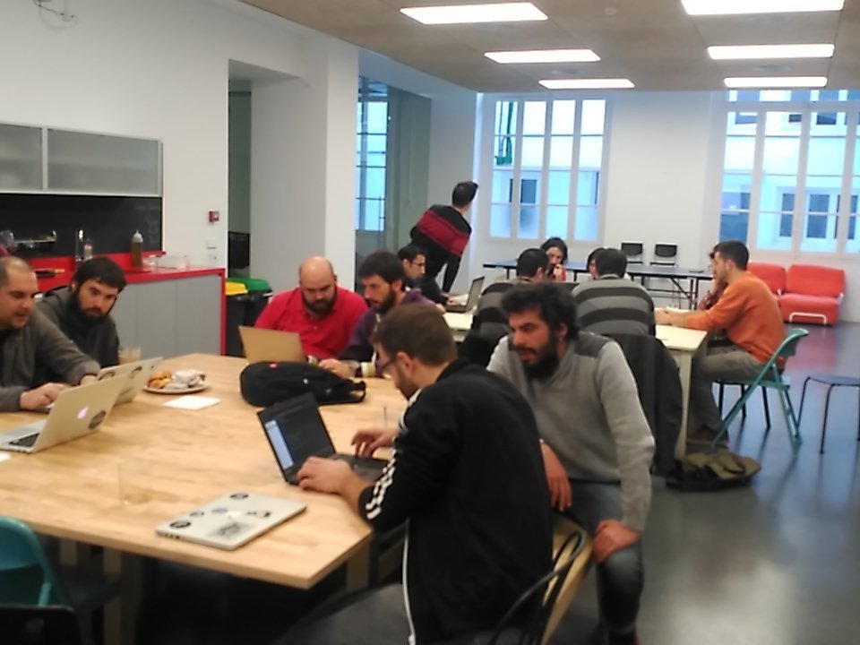 noflopsquad's tweet photo. Aprovechando la visita a Valencia nos hemos pasado por el #katayuno de @FlywireEng https://t.co/55GeL6p6cY