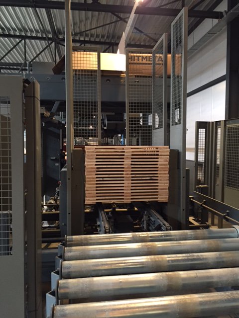 Nieuwe pallets nu nog efficiënter geproduceerd met de, nieuw verschenen, dekkenmachine.
palletcentrale.nl/nieuwe-pallets…