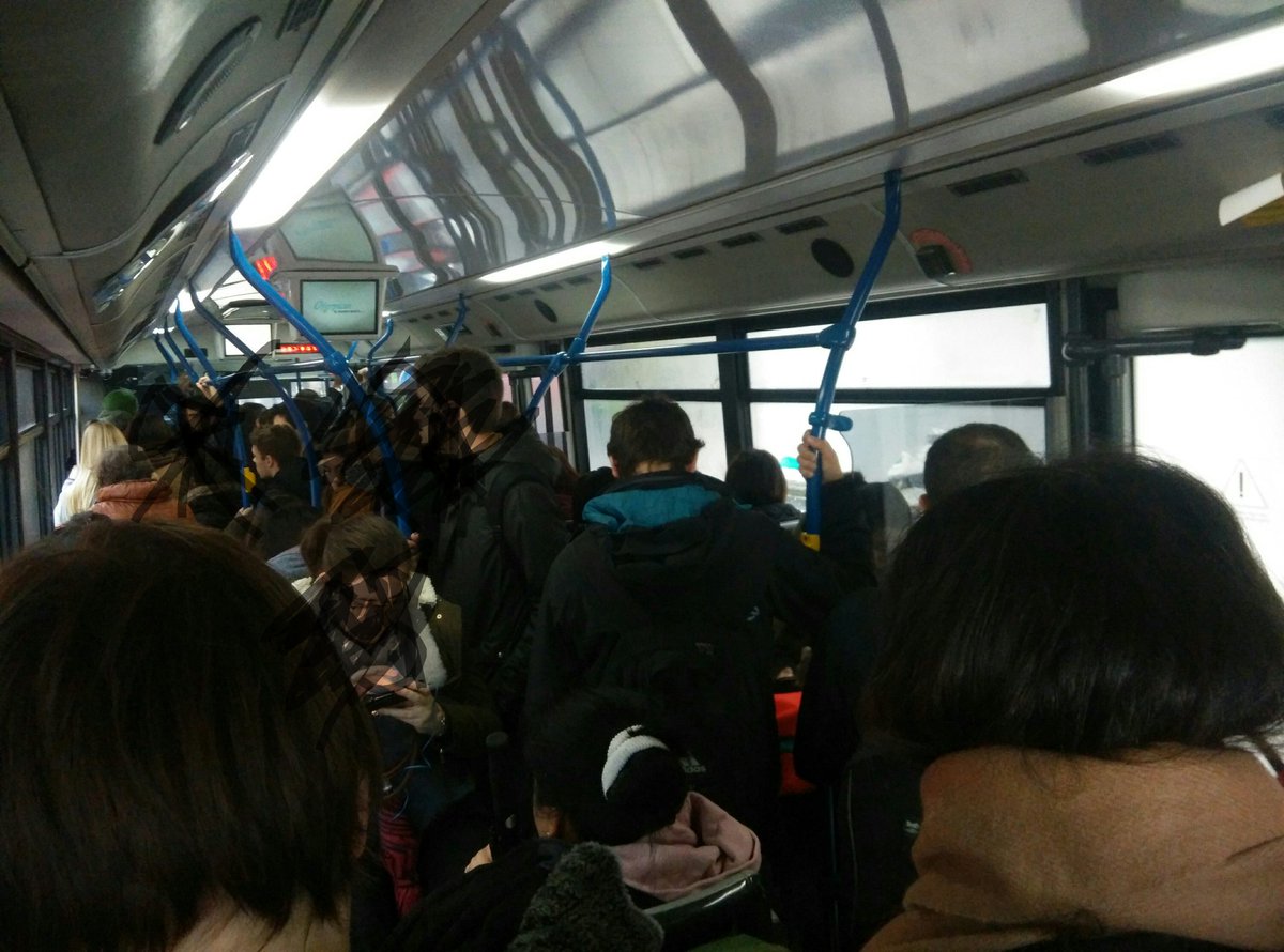 sattxy's tweet photo. @dbusdonostia Otro día más. L40 con el bus completo en la 2a parada. En la avenida aun. Necesitamos uno doble https://t.co/yCGMH8pnbM