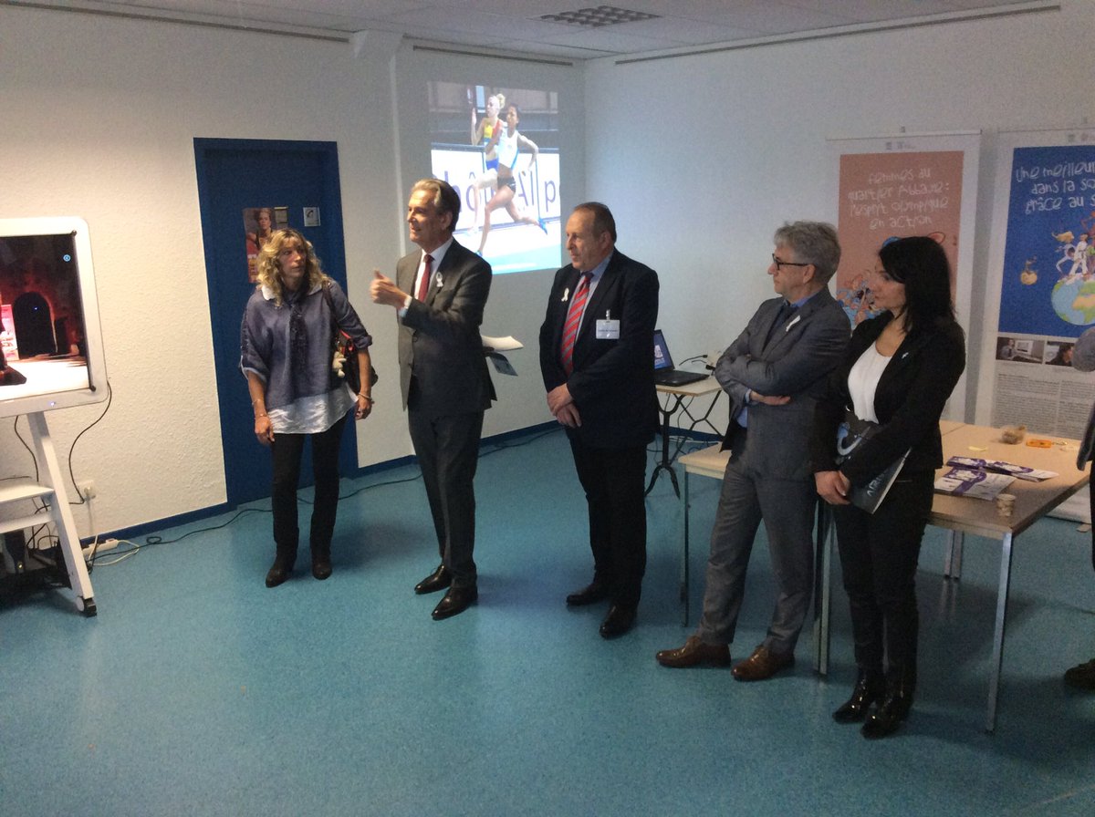 Prefet38's tweet photo. Rencontre au #cdos38 pour la #JourneeDesDroitsDesFemmes #8mars @Min_FEDDF https://t.co/eeZbKkx725