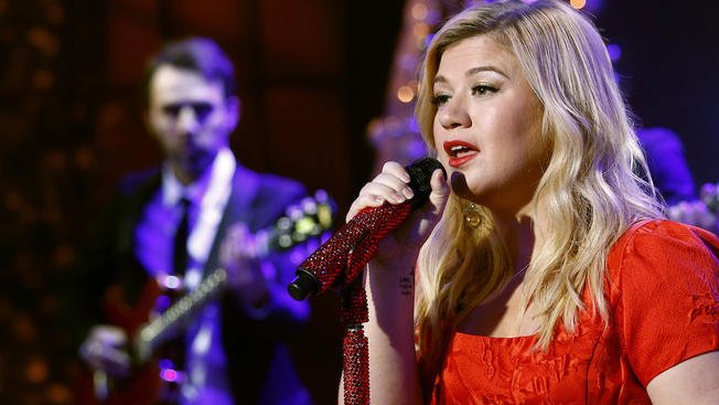 NBCPhiladelphia's tweet photo. Kelly Clarkson calls out Dr. Luke: https://t.co/05w4Fhu3Am https://t.co/EDsaQPM20I