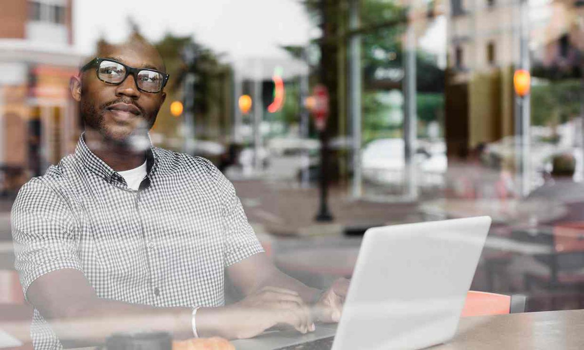 StartUpBritain's tweet photo. Running an online #business? See here how to cope with your first overseas order https://t.co/LzJsZyNtNK #startup https://t.co/KXH3nKqxDK