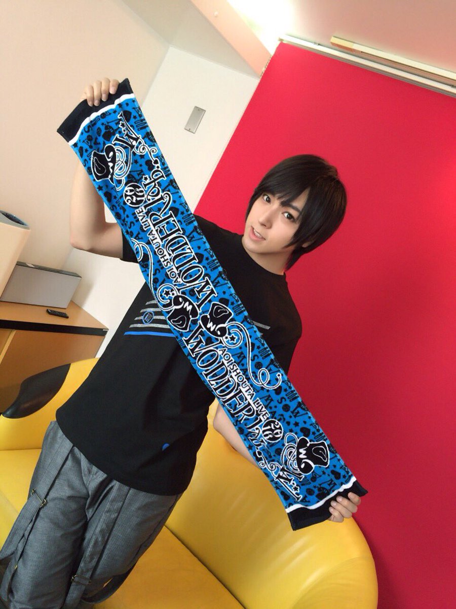 shouta0811aoi's tweet photo. 武道館LIVEまで、あと5日！
今日のグッズはオリジナルタオルです(=´∀｀)人(´∀｀=)
ブルーとブラックで可愛くしてみましたー！
これで沢山汗をかいても大丈夫です！ https://t.co/33BkspkIT7