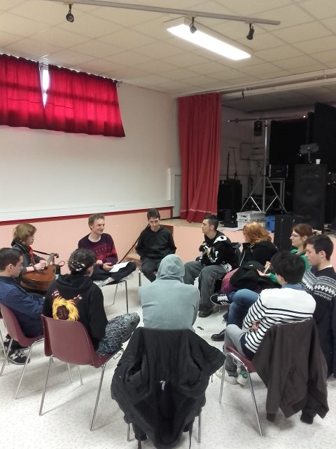 SvenRobin's tweet photo. #JeunesModernes recherche d'un nom de groupe pour concert de demain avec Clara Clara https://t.co/Su0ZXmvXio