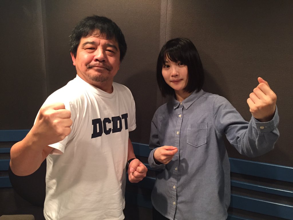 niiyama_shiori's tweet photo. ふたりごと、今日はSIONさんのアルバム「ALIVE ON ARRIVAL」から「ここからさ」を流させて頂きました！もう全てに痺れますね…卒業ライブで歌いたい曲！(写真はふたりでギターを一発鳴らしてる所。) https://t.co/xnHyT0roI1