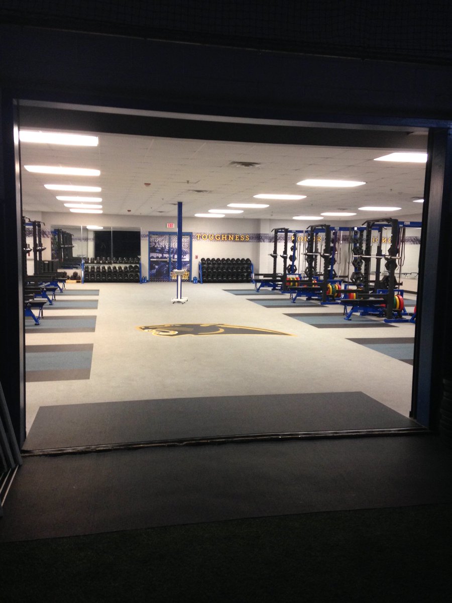 StrengthPanther's tweet photo. 3 RM Squat today!! Rise &amp; Grind! #GottaGo2Work https://t.co/AatG2wqles