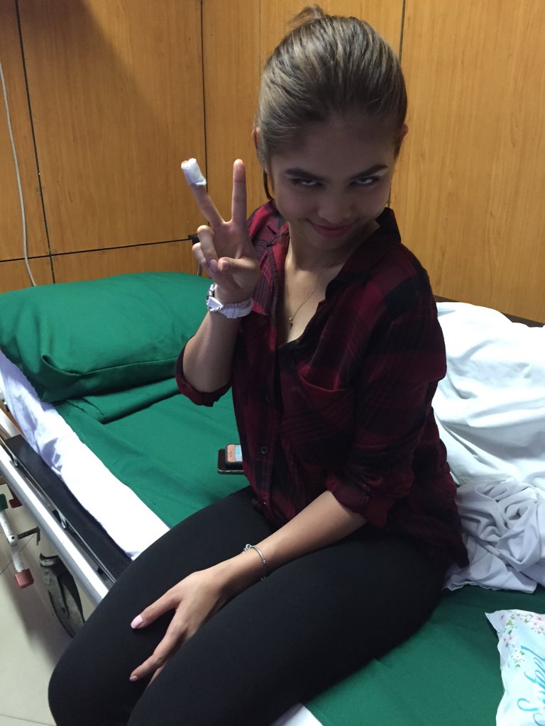 pat_05's tweet photo. ayan makulit ka na naman mongs!! hahaha! salamat po sa mga doctors at nurses na nag-assist sa amin.. 🤗 @mainedcm https://t.co/m709jRzlqw