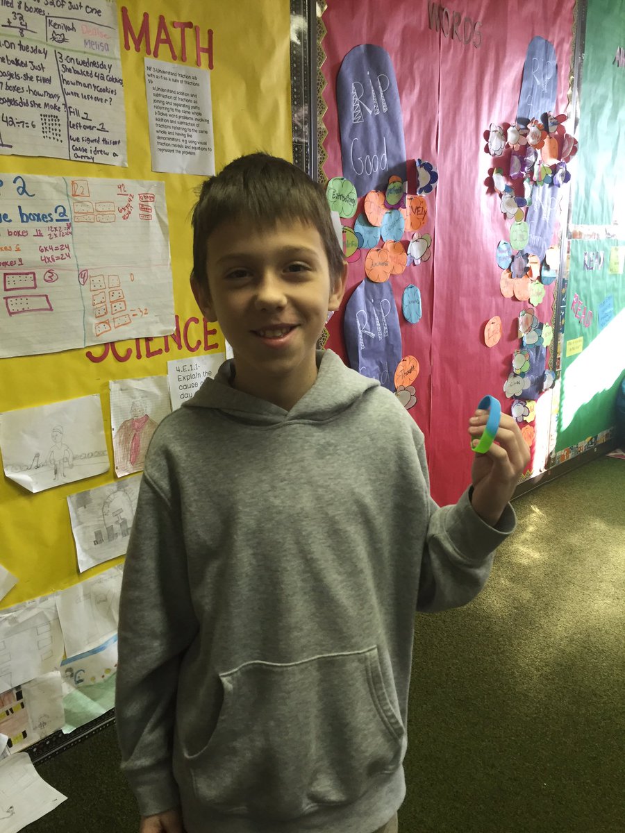 knollwoodelem's tweet photo. Lots of new #iRead40 bands handed out yesterday! So proud of our readers! https://t.co/qw6fxjK8pK