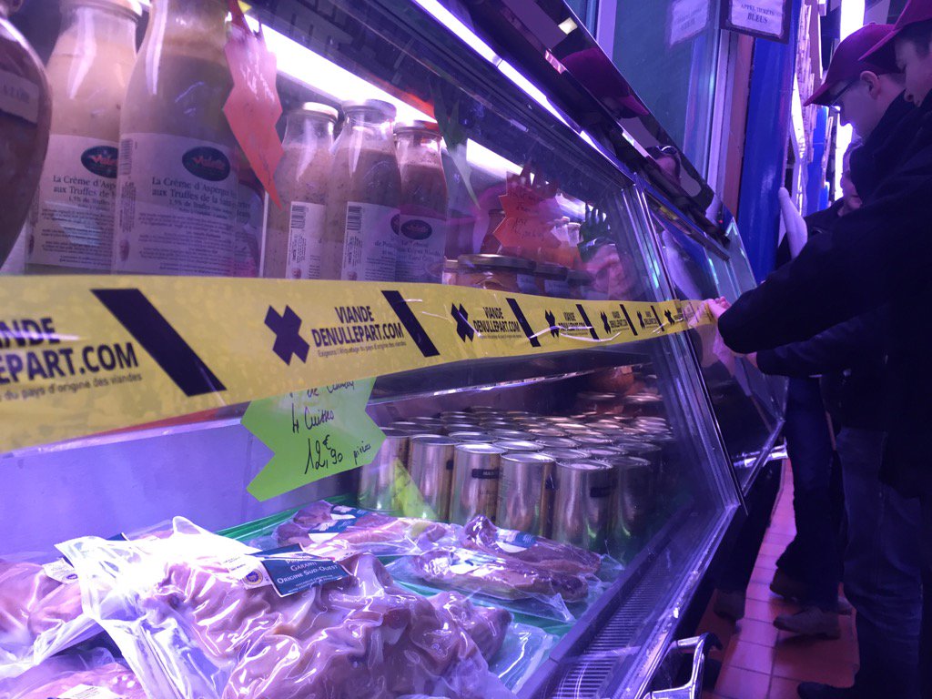 icilorraine57's tweet photo. Les #ja57 au marché couvert #Metz pour réclamer une meilleure traçabilité de la viande. https://t.co/whqhCfpfwK
