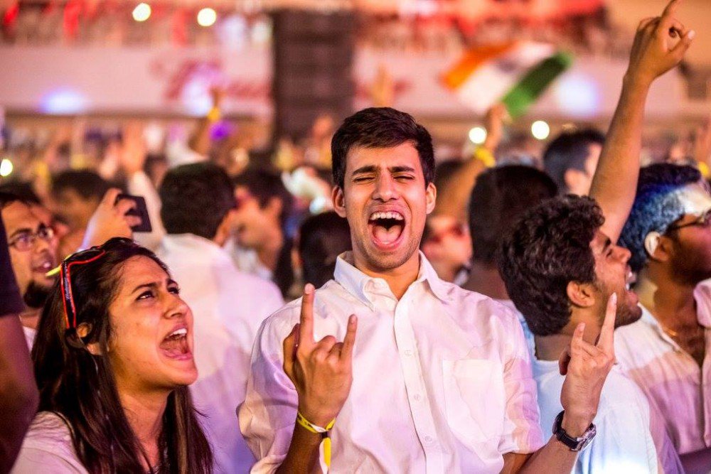Sherpa_Land's tweet photo. 27 Pictures To Prove @sensation India Was Lit : https://t.co/ptvWHCpVxP #TurnEverythingUp #BudweiserSensation https://t.co/WVGjssiFZA