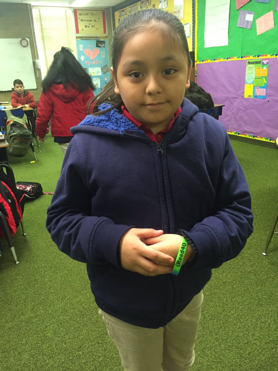 knollwoodelem's tweet photo. Lots of new #iRead40 bands handed out today! So proud of our readers! https://t.co/WKPnbc6rN2