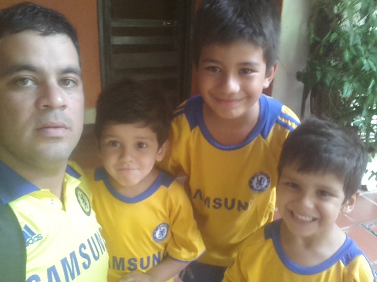 DBrusquetti's tweet photo. @RevistaExa la mejor compañia para disfrutar con los hermanos amigos y familia del chelsea...!!!!!! https://t.co/C6ABFILX0G