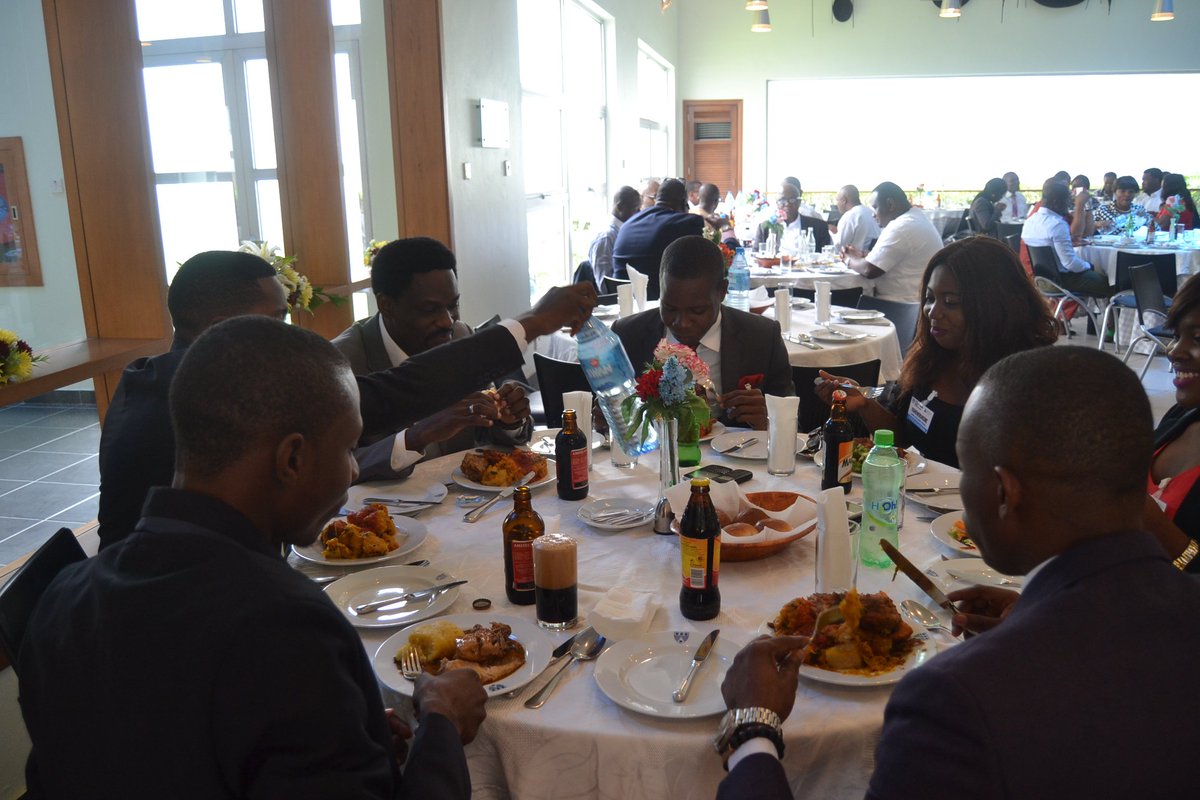 JANigeria's tweet image. #ViMP2016 participants relishing the culinary brilliance of the @LBSNigeria @Accenture @Uzochii__ @rotimiokungbaye