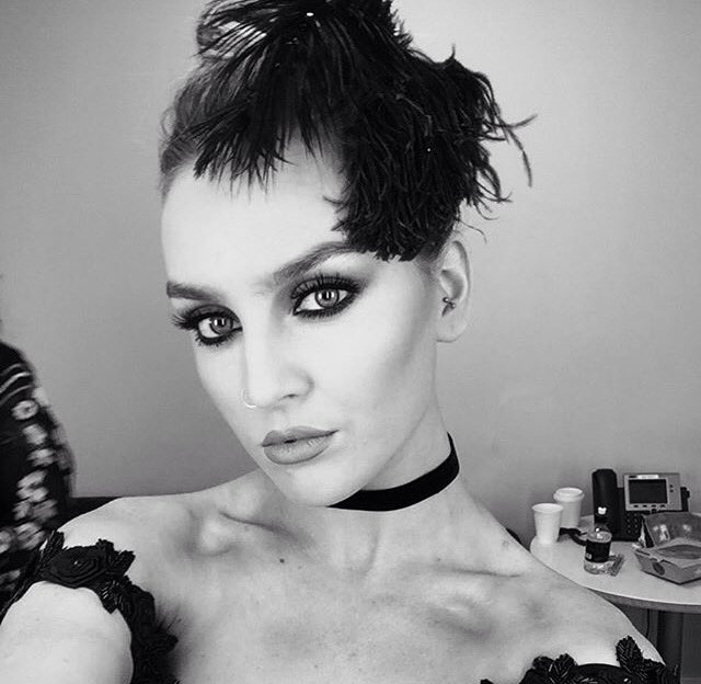 I'm Perrie (Perrie Edwards fake) I'm new rt for me please? Looking for a Louis fake to date but could be someone els