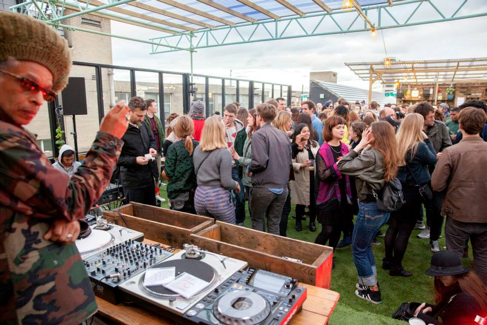 We are hiring, come and join the <a href="/DalstonRoofPark/">Dalston Roof Park</a> crew! <a href="/LANDOFKINGSFEST/">LAND OF KINGS</a> <a href="/nick_griffiths/">Nick Griffiths</a> <a href="/TimeOutLondon/">Time Out London</a> #dalstonroof