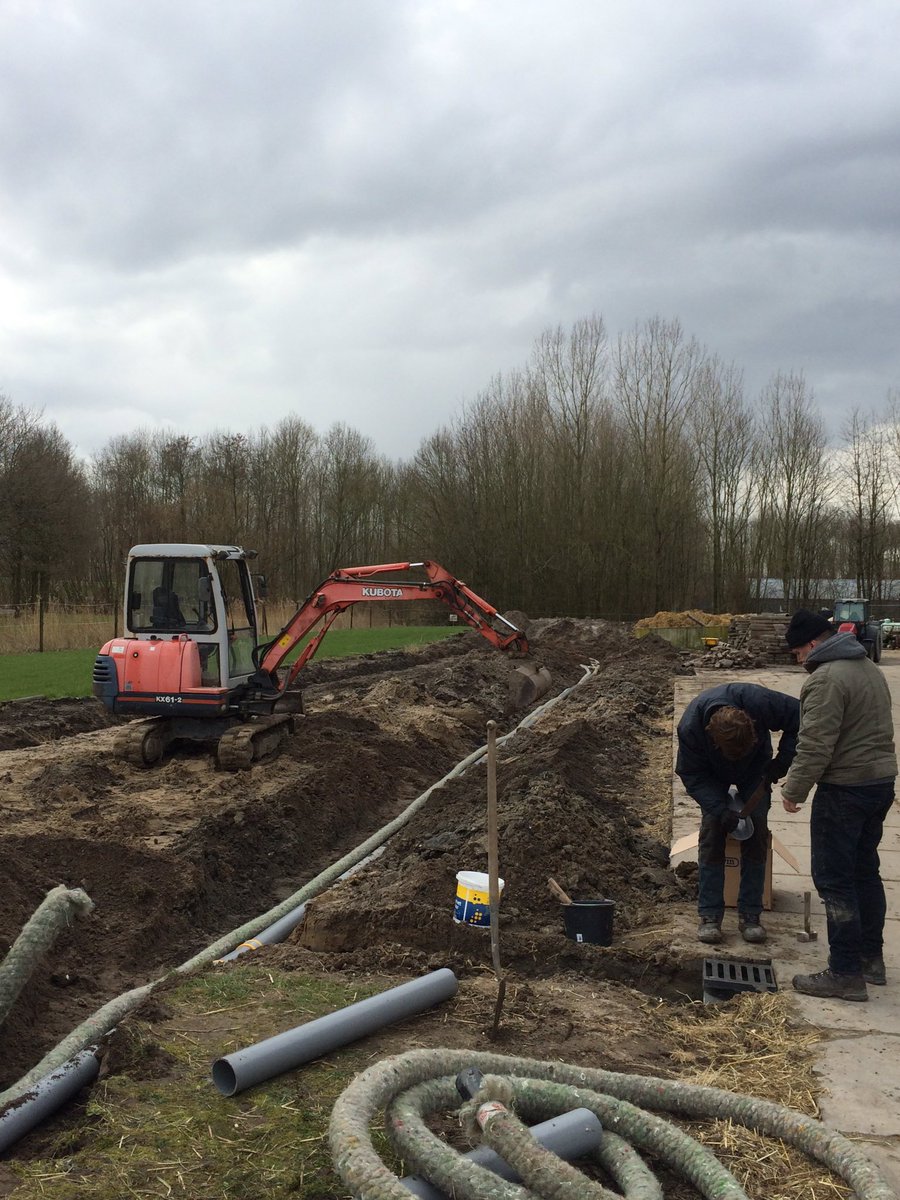 AHCmanege's tweet photo. De eerste stappen voor de nieuwe actief stal!! https://t.co/5N6ZvD6k6L