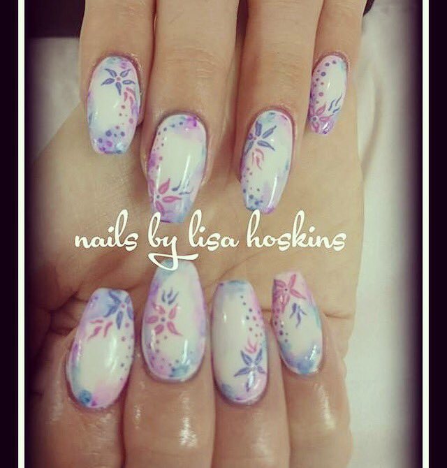 vintagebeaut's tweet photo. Pastel flower nails by Lisa 💗💙💜 #sharpienails #sharpienailart #pastelnails #flowernails #springnails # https://t.co/KQ6fArEaHz