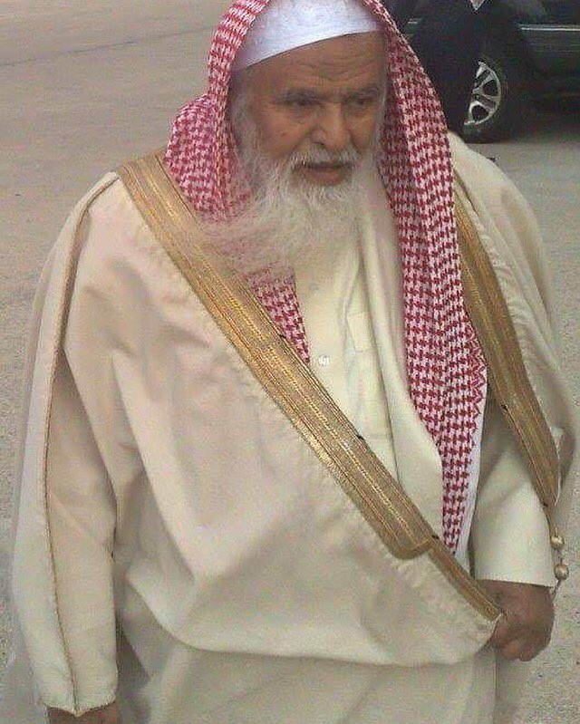 al_5foq7's tweet photo. عندماوقعت الحرب الإسرائيلية ضد #حزب_الشيطان تعاطف معه أغلب المسلمين إلاالعلامة إبن جبرين رحمه الله وقال ... يتبع1 https://t.co/Hkggr1ehFm