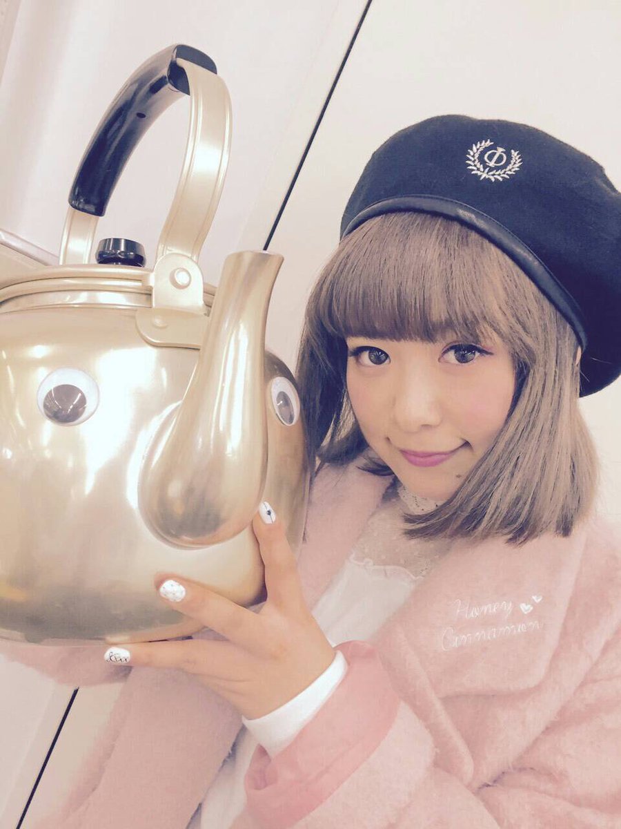 yakandedash's tweet photo. ハニーシナモンのプロデューサー平松可奈子ちゃんと会うたで〜
今度コラボしような〜 #やかん先生 https://t.co/zqifMKsbox