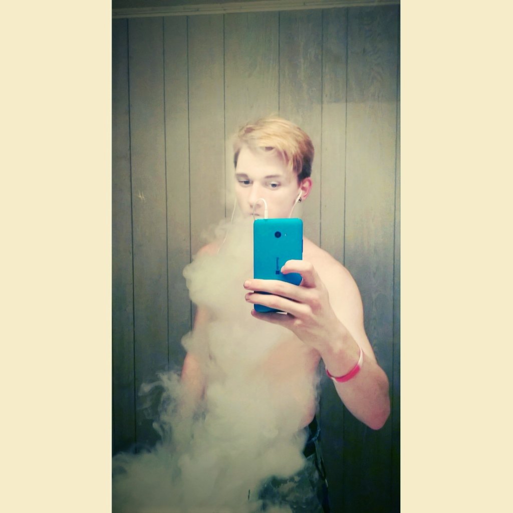 Wbishop1738's tweet photo. #vapelife https://t.co/omQtzEklr7