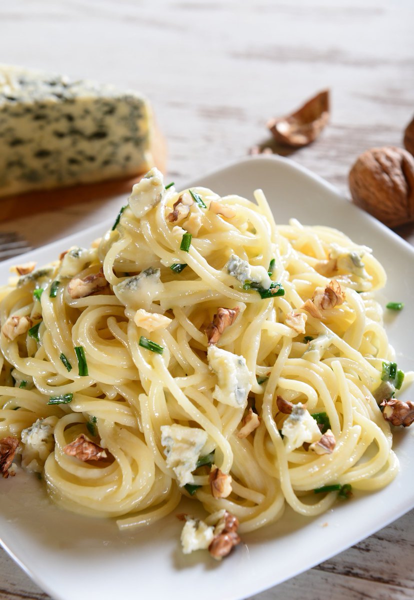 Cuisineetmets's tweet photo. Pâtes à la crème, gorgonzola et noix
https://t.co/0LJCZW0v3A
Pâtes gourmande et simple
#recettes #foodporn #pâtes https://t.co/ciFk0zBtsh