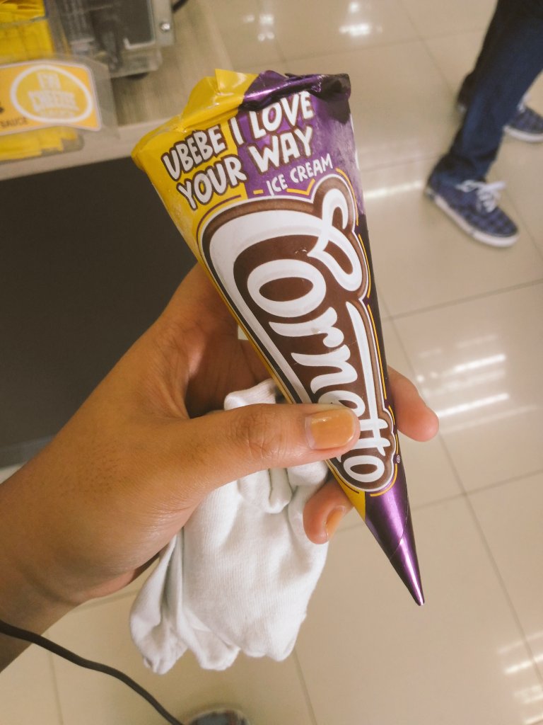 jeonalii's tweet photo. Bought cornetto earlier because I #LabUbebe Nadz and James. 😊💛💜 https://t.co/RK7aIeM0ID