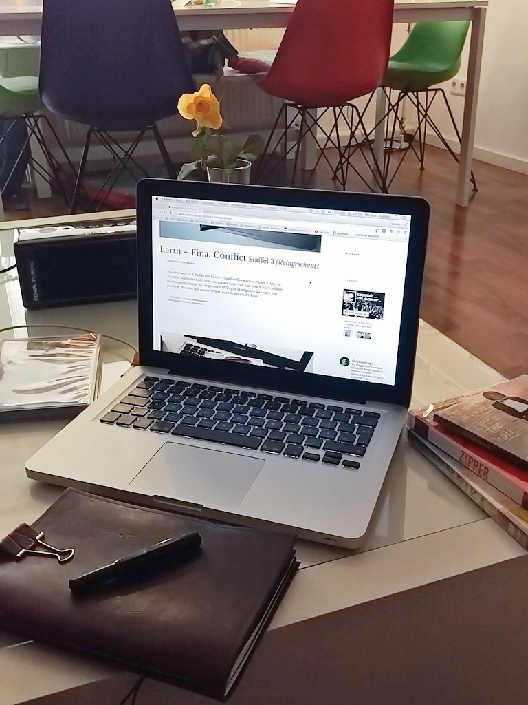 blogzoomlab's tweet photo. #Couchmodus - die Schulter schönen und Filme fürs #ZoomLab schauen... #reingeschaut https://t.co/KpI4LeRxC5
