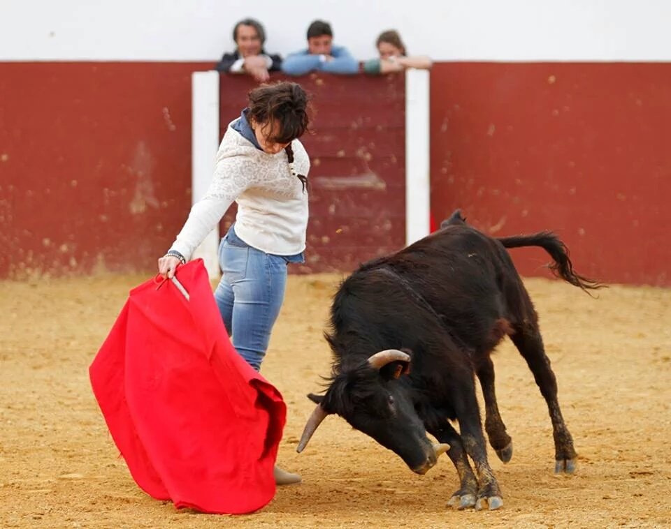 PurezayCasta's tweet photo. Feliz día de la MUJER y máximo RESPETO hacia todas ellas. https://t.co/7oujsJO2n1
