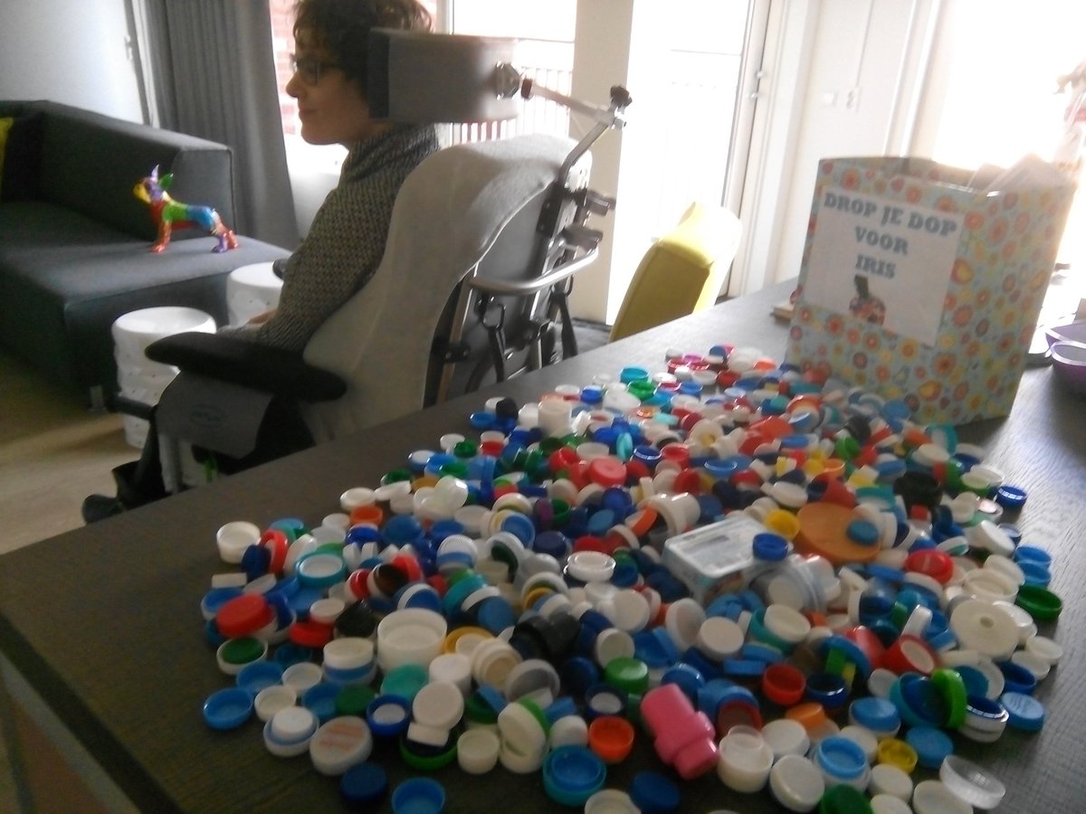 PatrickEijck's tweet photo. Iris heeft bijna 25.000 doppen. Opbrengst 25 ct. Kilo. Hond kost 18.000 euro @RTV_Rijnmond https://t.co/j9swhgR8rQ