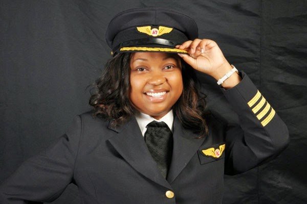 Afritraveller's tweet photo. Happy #IWD16 to African Women Aviators, represented by @KenyaAirways Irene Mutungi, Africa's 1st female B787 Capt. https://t.co/ic3c6jApBS