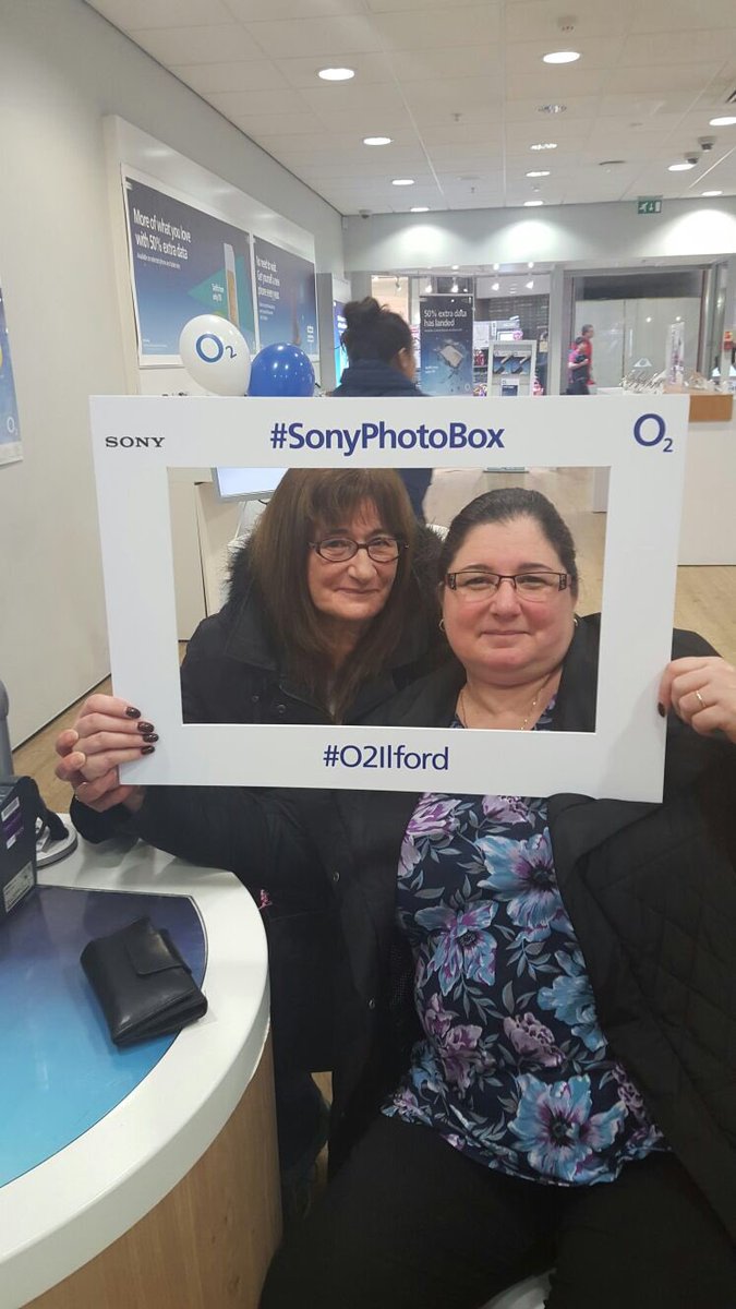 Avertec_'s tweet image. Last few from team ilford had a blast with the shoppers #SonyPhotoBox in store #O2Ilford @Sony @O2 @ExchangeIlford