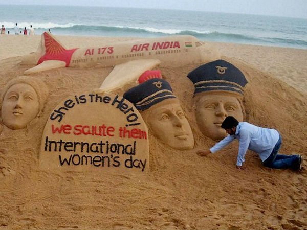 Mr_Chandan_2016's tweet image. Happy International #WomensDay . Thanks to Patnaik (Sand Artist) for creating such a beautiful memento.