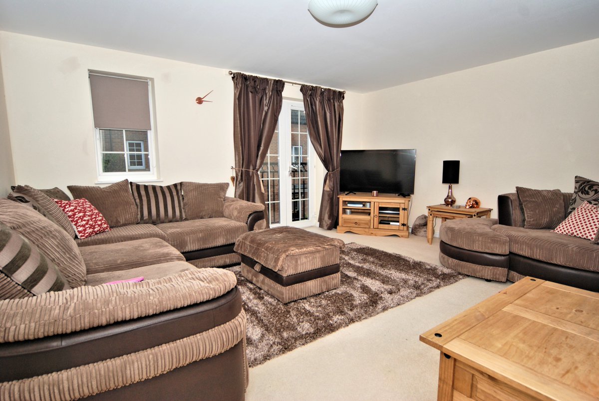 sowerbyslets's tweet photo. *** NEW LISTING ***
A three storey town house...
https://t.co/qJFKitz0YE
#Sowerbys #Dereham #NorfolkRT #Lettings #RT https://t.co/VG1ZbDfPrJ