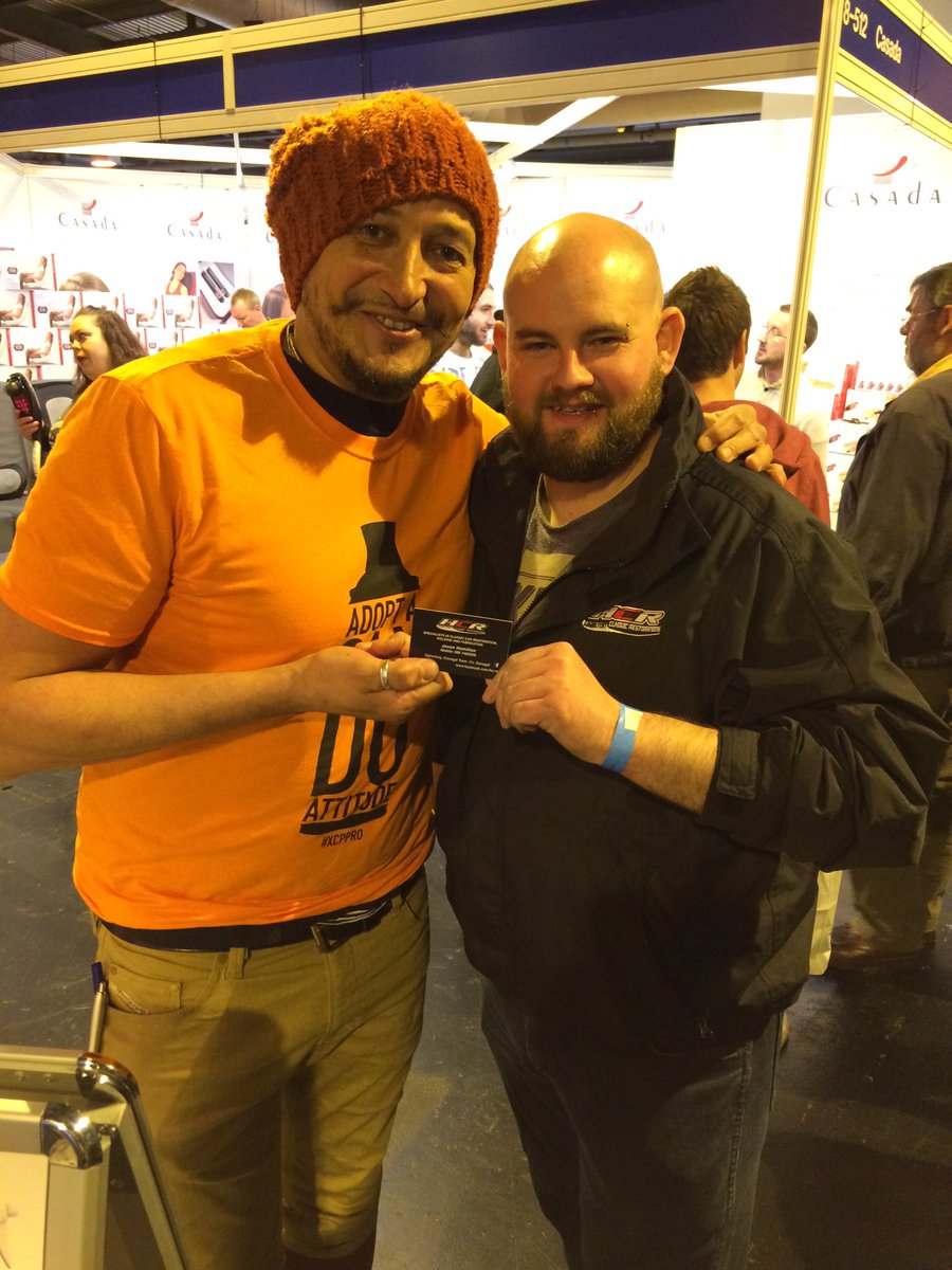 hamiltonresto's tweet photo. Fuzz taking my business card at the restoration show in the NEC #fuzztownsend #restoration @fuzztownshend https://t.co/KBdTribyr4