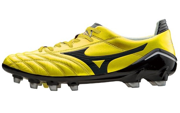 ミズノ モレリアNEOの 左右色違い着用パターン！ 『右足ホワイト、左足