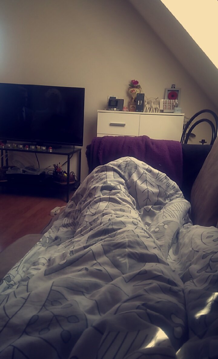 vMichelleMusic's tweet photo. Just relaxing at home today. 💋 #InternationalWomensDay https://t.co/BU7qQSpgsr