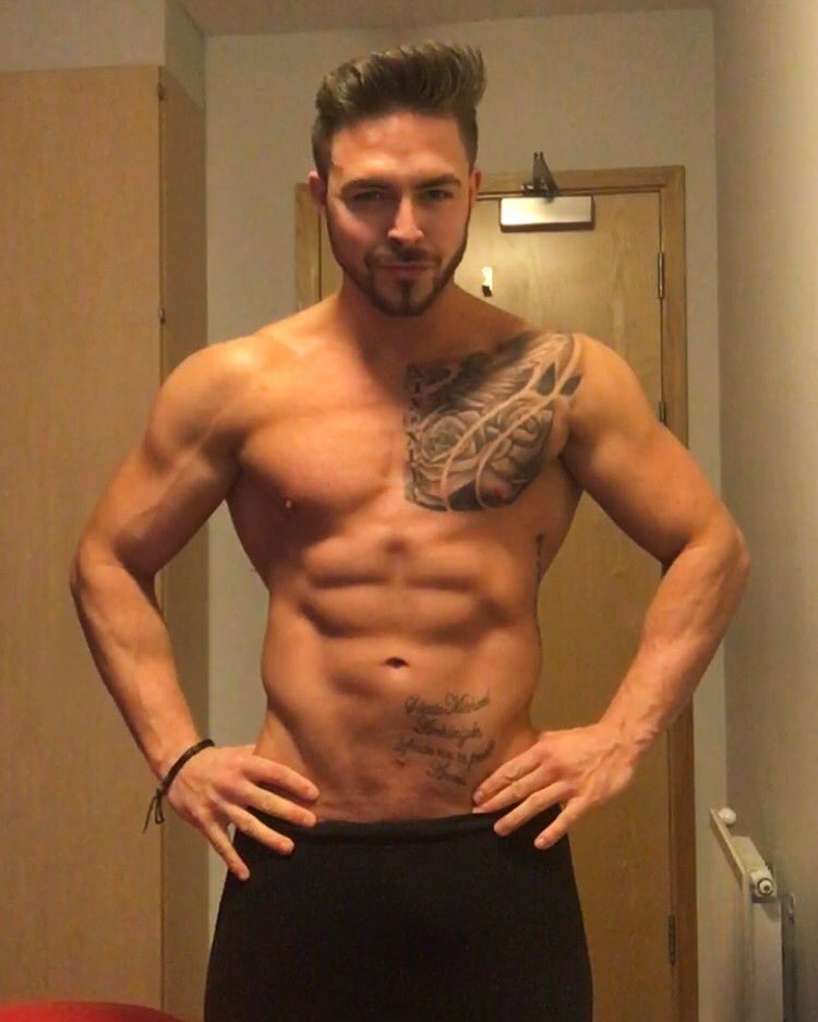 dooner_z's tweet photo. @WomensEyeCandy1 @miamiprofitness @GillesCrofta @MuscleMonkey @TattooModels https://t.co/61a4qsedJA